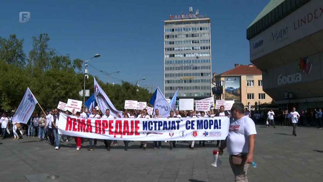 Nezadovoljni sindikalisti na ulicama Banjaluke: Povećati plate za 160 KM