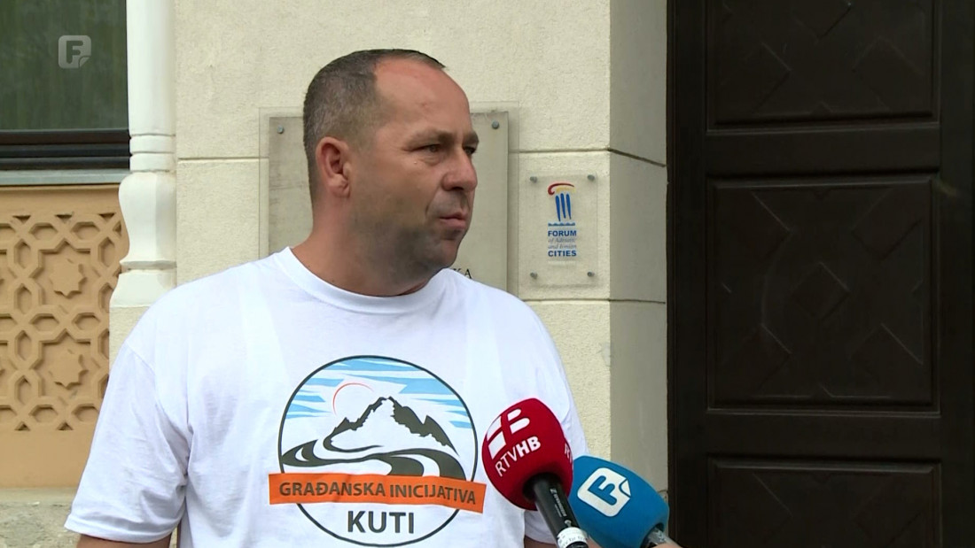 Protest ispred Gradske vijećnice u Mostaru zbog kamenoloma