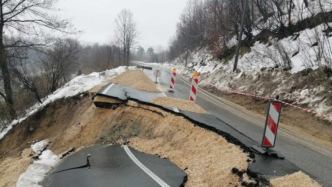 Obustavljen saobraćaj na putu Tuzla - Bijeljina