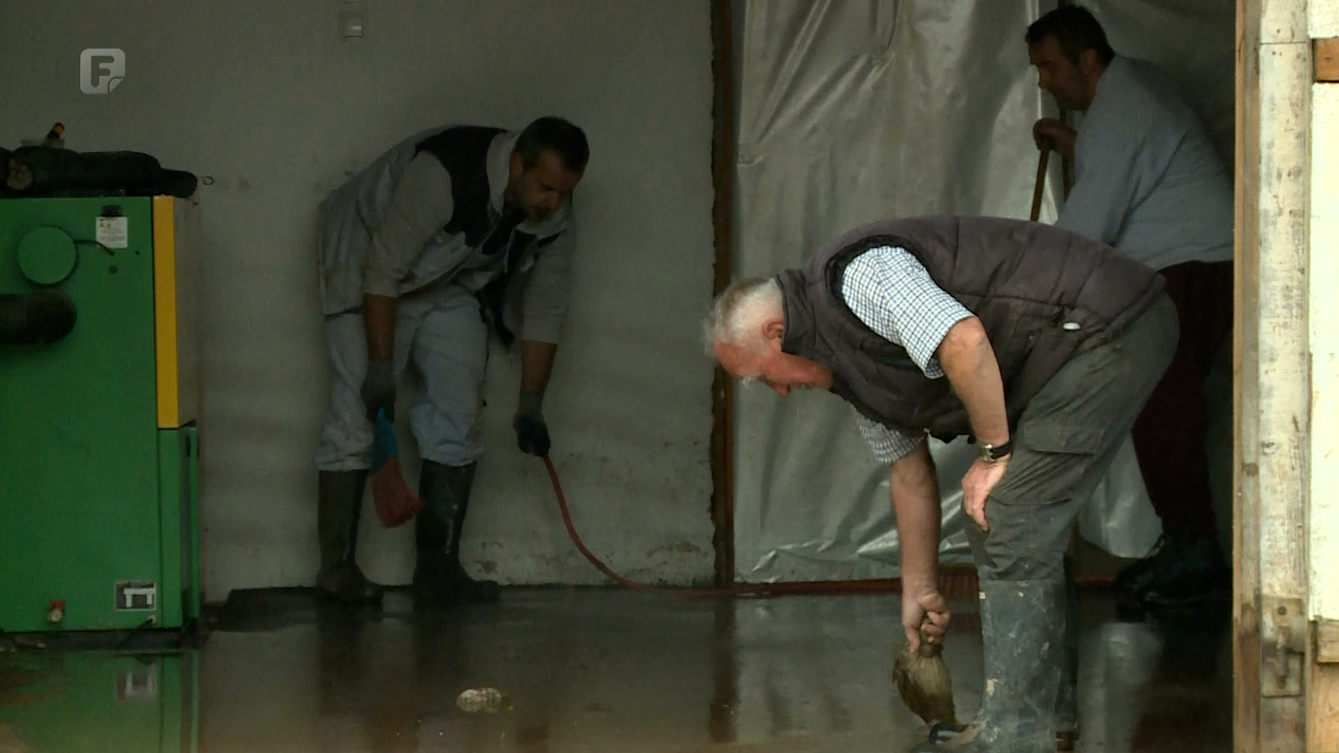 Iza vode u Otesu ostali blato, prljavština i ogromna šteta