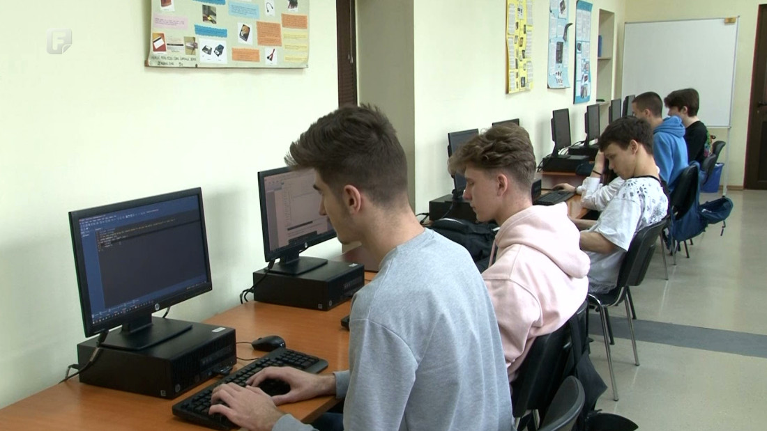 Misija OSCE-a donirala računarsku opremu za nekoliko škola u TK-u