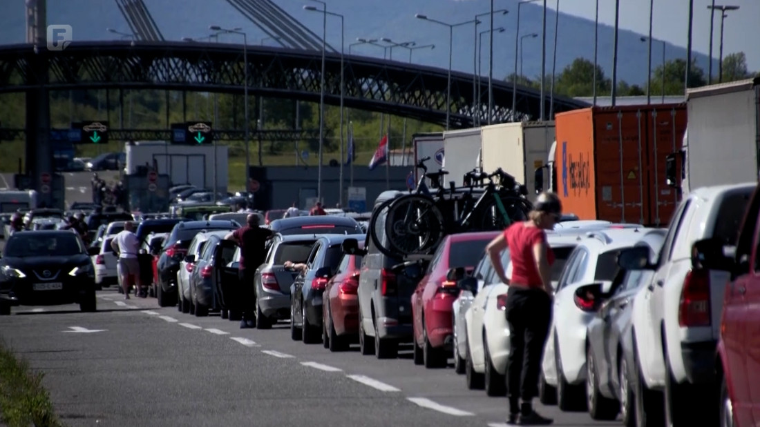 Kolaps na sjeverozapadu BiH: Kilometarske kolone na graničnim prelazima