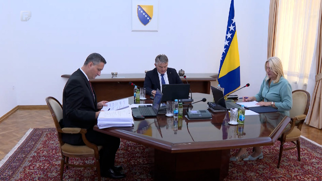 Bećirović i Komšić odbili uvrstiti u dnevni red inicijativu da se Trump nominuje za Nobelovu nagradu