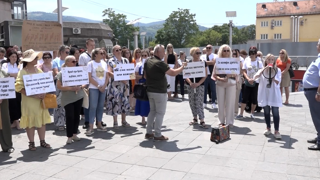 Protest radnika predškolskih ustanova u Banjaluci, traže veće plate