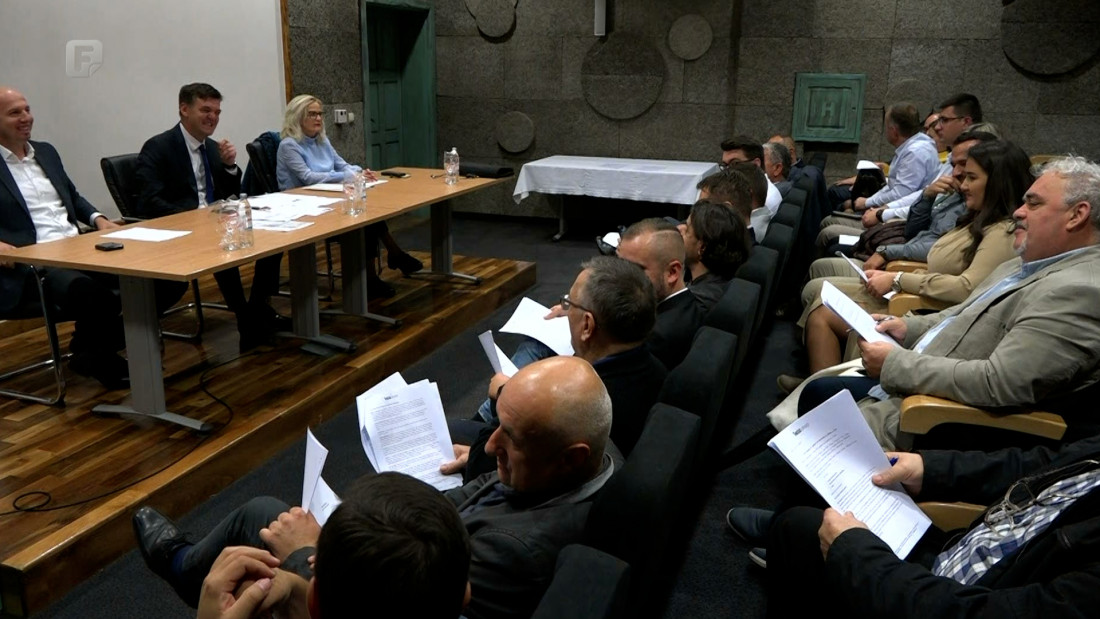 Predsjedništvo HDZ-a 1990 zasjedalo u Vitezu, zadovoljni izbornim rezultatom