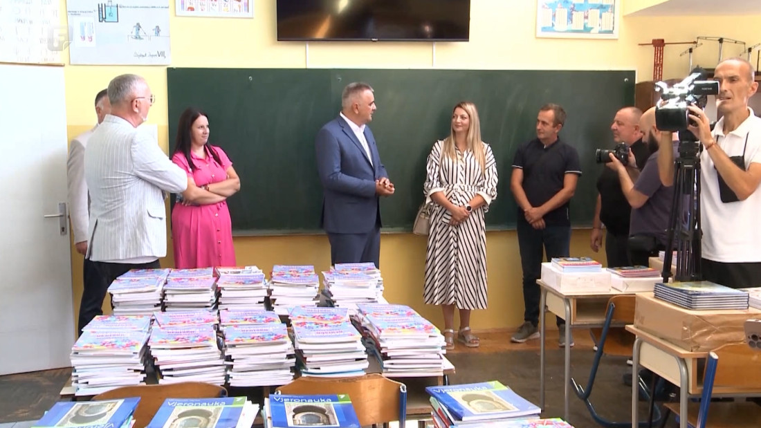 Besplatni udžbenici za više od 80.000 osnovaca u RS-u