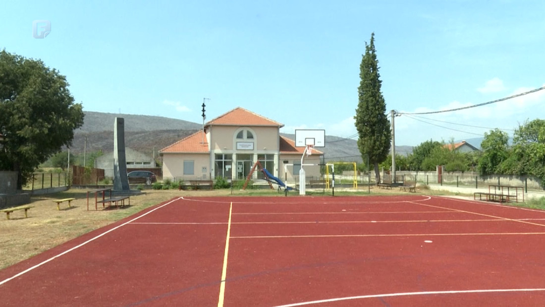 Incident u Bačićima kod Mostara: Zalijepljeni plakati s uvredljivim sadržajem