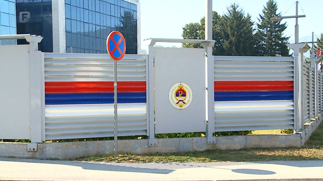 Obećava im plaće, a finansijska kriza u entitetu na vrhuncu