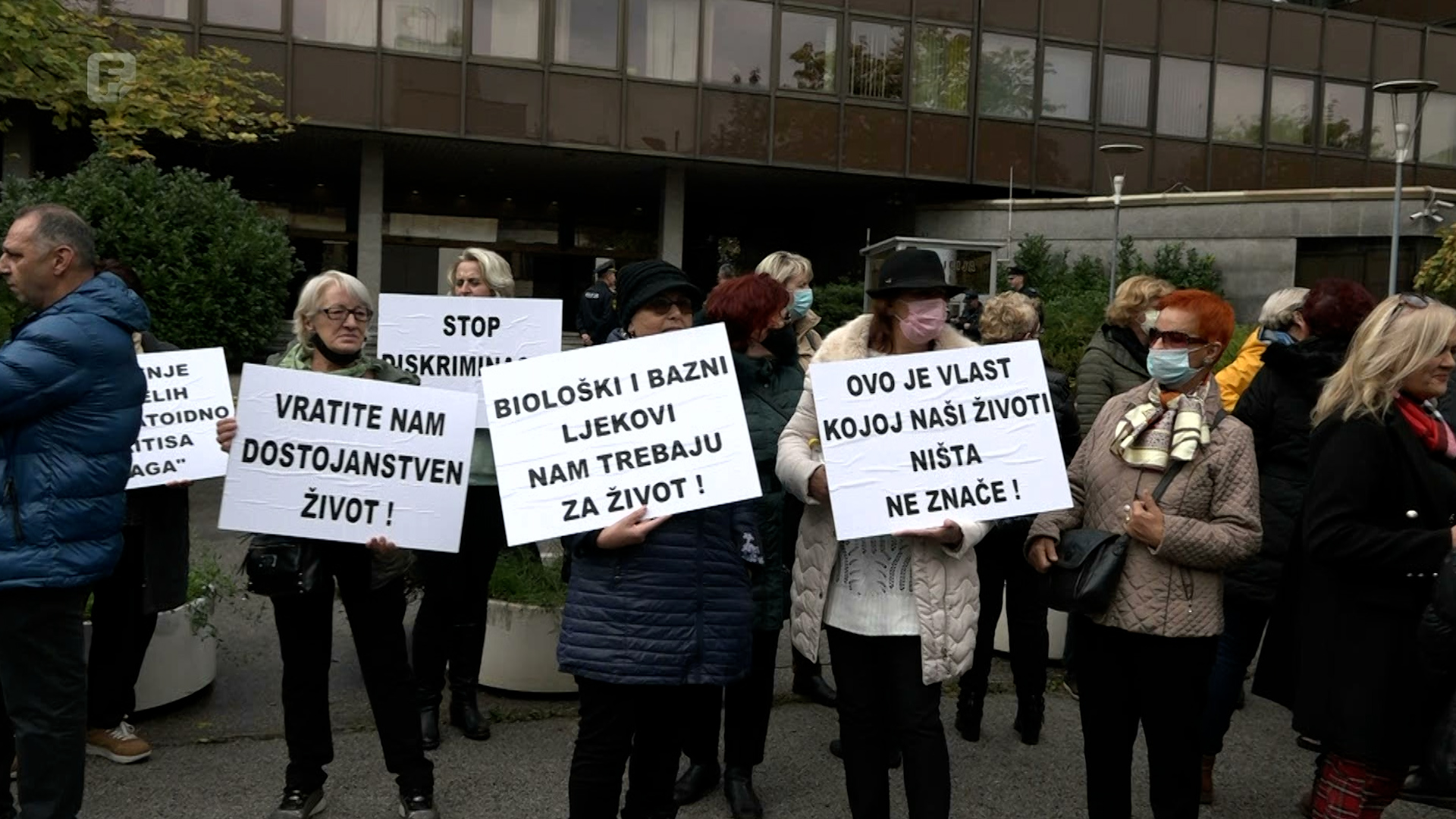 Oboljeli od reumatoidnog artritisa protestirali pred Vladom FBiH