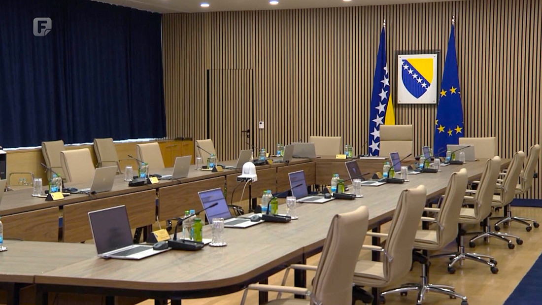 Zamrzavanje mandata: Rješenje za blokade ili pogodnost za političare?