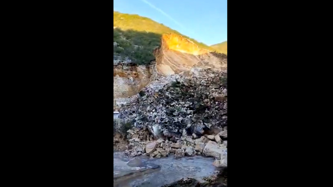 FUCZ: U velikom odronu kamenja kod Mostara povrijeđene dvije osobe, automobili završili u vodi