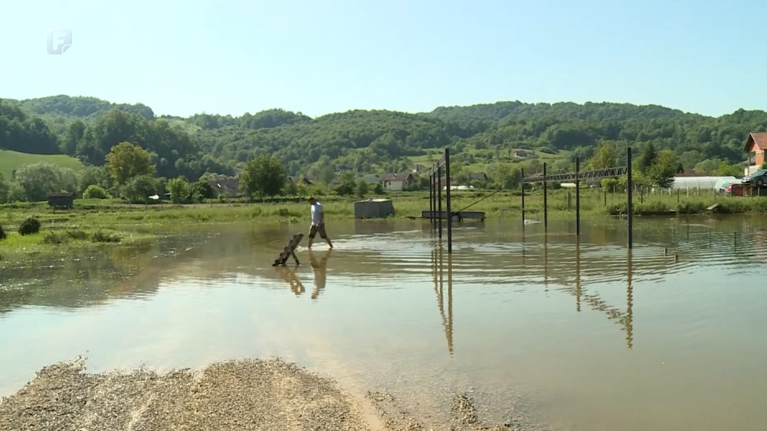 USK: Prošla gotovo godina od poplava, poljoprivrednici čekaju obećanu pomoć