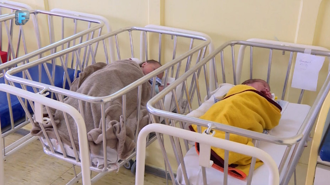 Negativan prirodni priraštaj obilježio 2024, u TK-u 1.000 porođaja manje