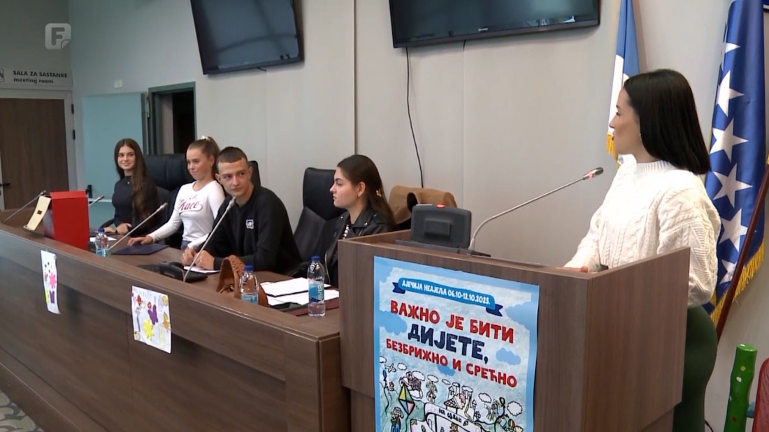 Dječija skupština u Bijeljini: Djeca preuzela uloge odbornika
