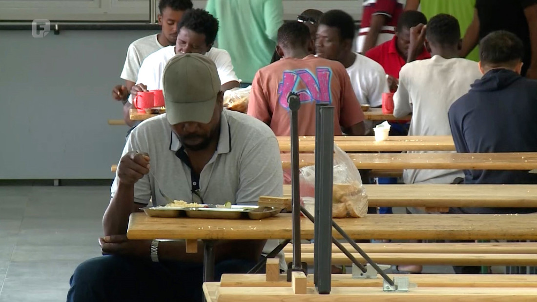 U kampu Lipa imaju medicinsku pomoć i hranu, ali im je želja što prije otići