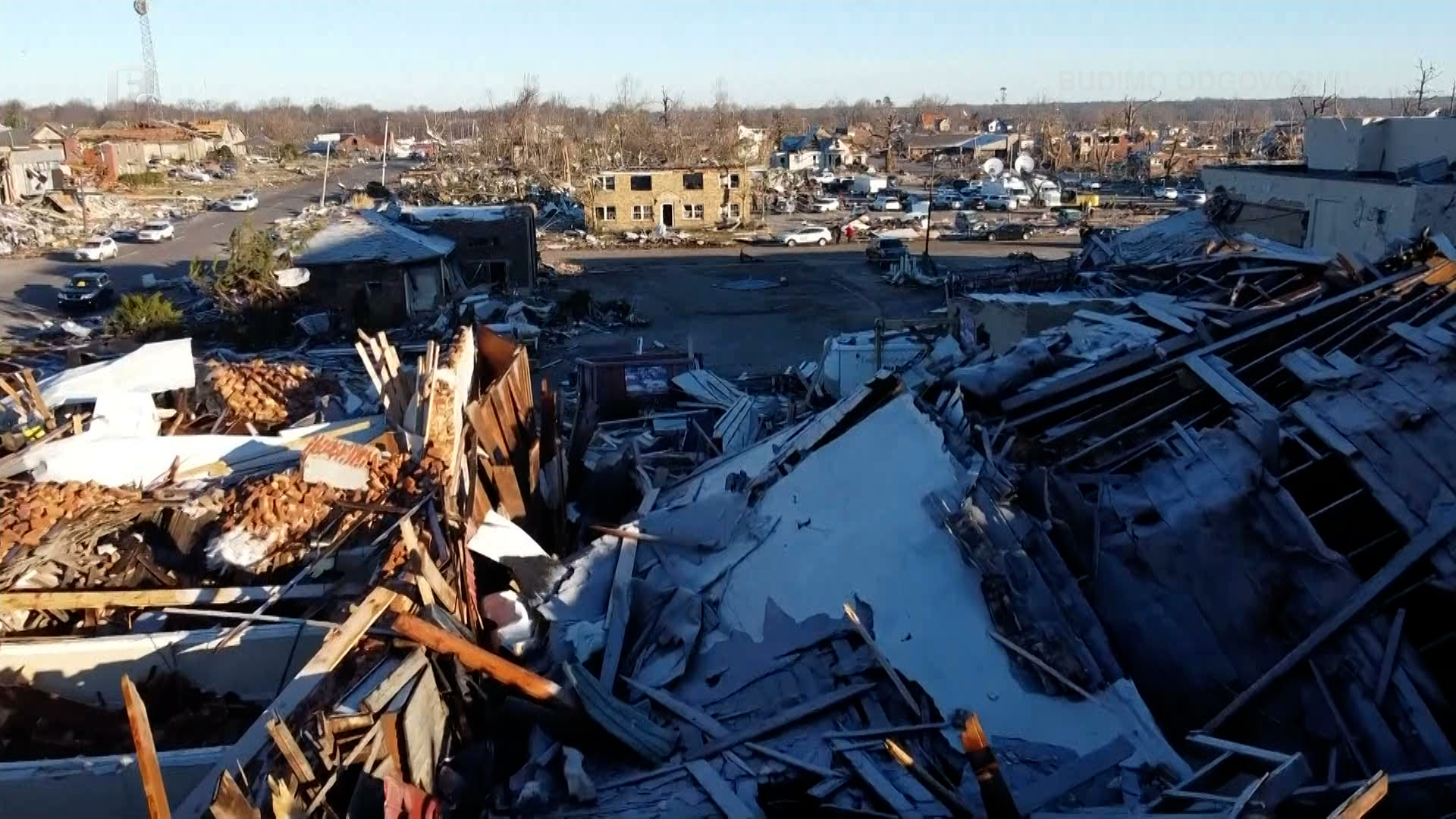 Razorni tornado  opustošio ulice, odnio živote, domove i uspomene