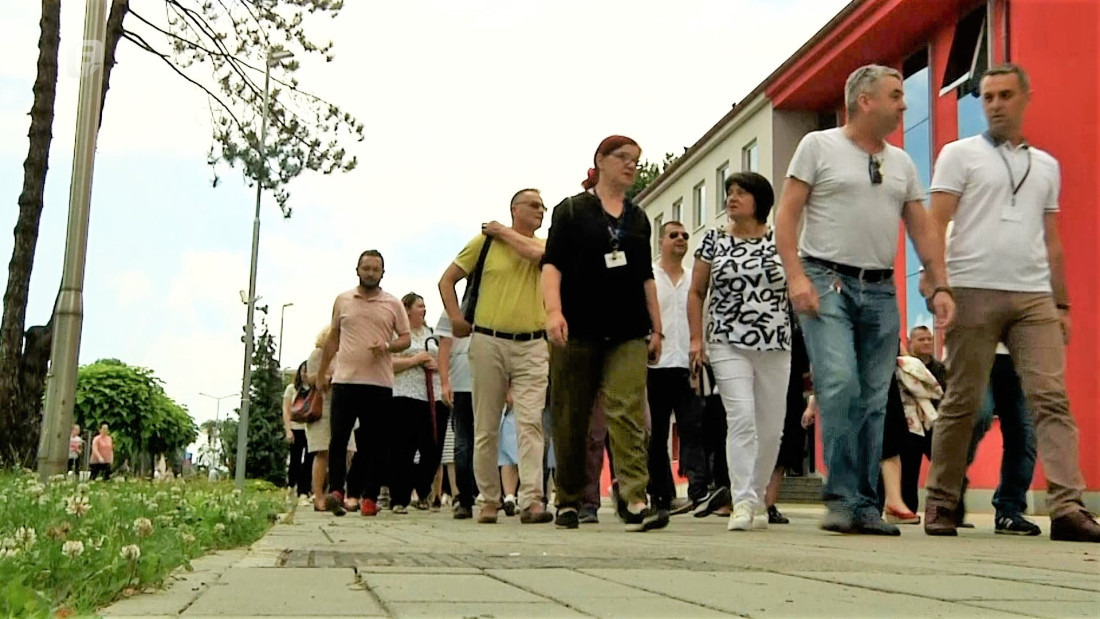 Protestna šetnja u Lukavcu zbog pucnjave u školi