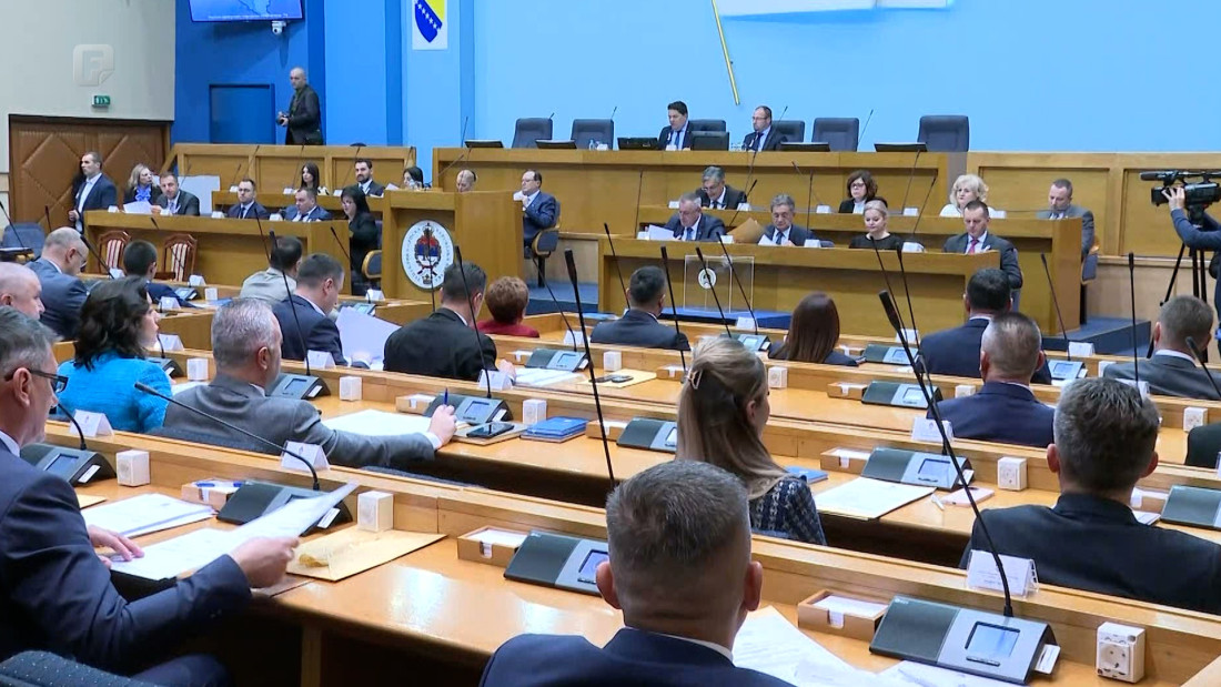Neustavni zakon opet u NSRS-u; najavljene apelacije, čeka se i Schmidt