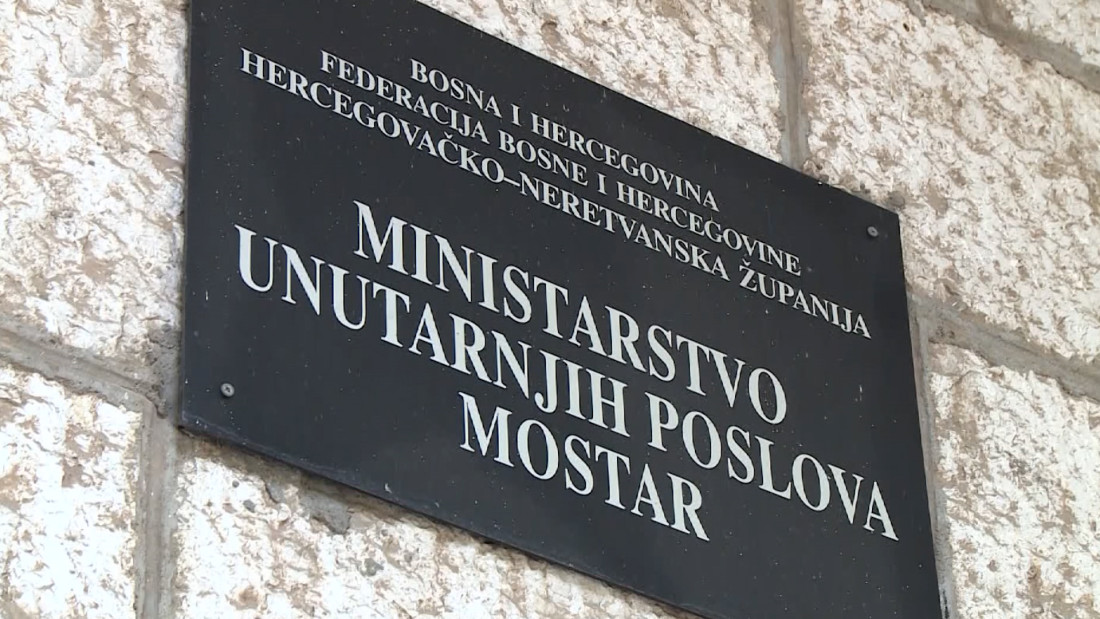 Novi incident u Mostaru: Razlupali automobil i pretukli 19-godišnjaka