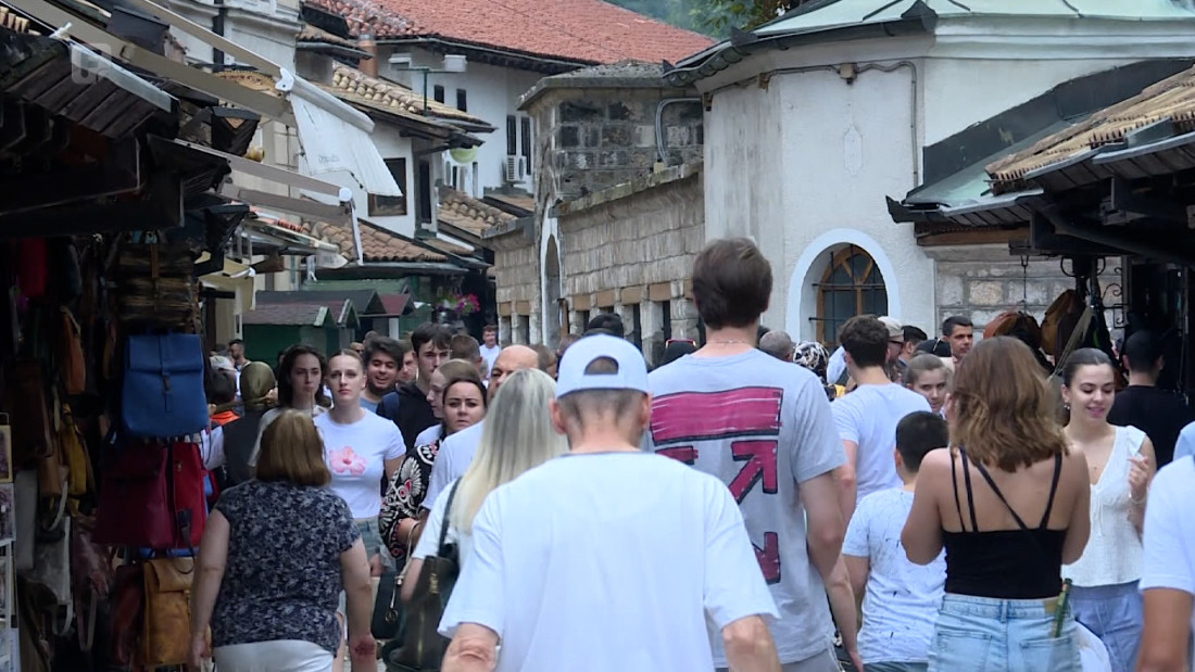 Glavni grad BiH preplavljen turistima, tome doprinijele i nove aviolinije