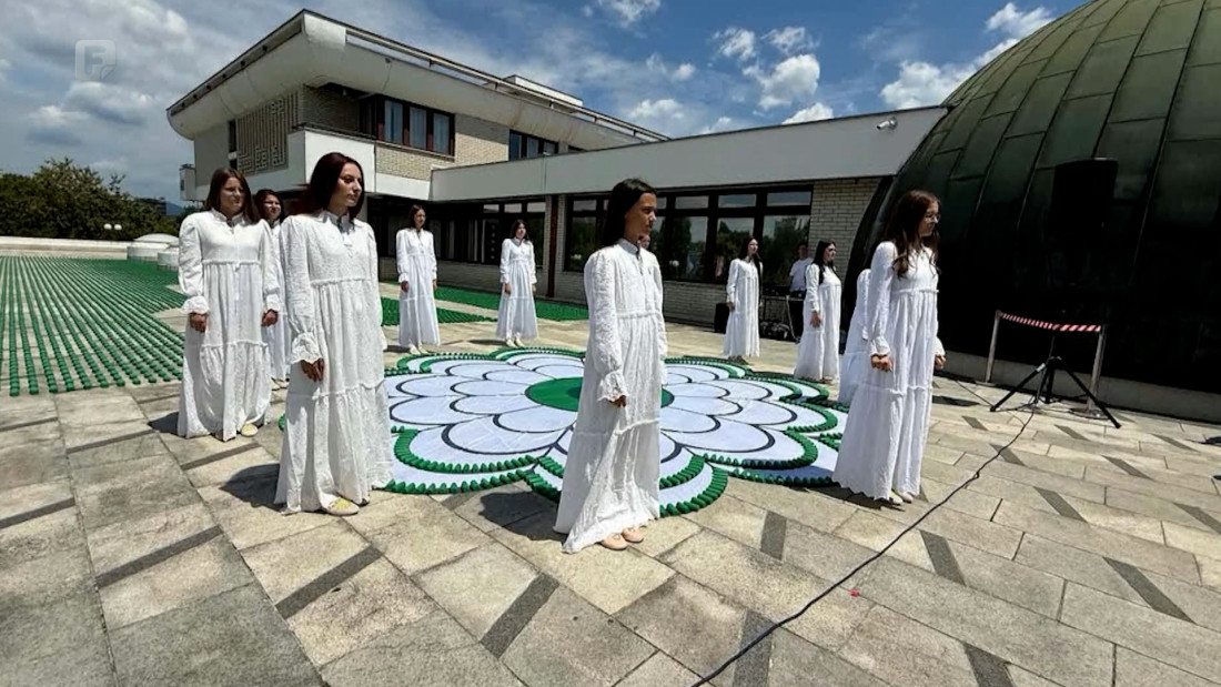 Umjetnički performans u Zagrebu u znak sjećanja na genocid u Srebrenici