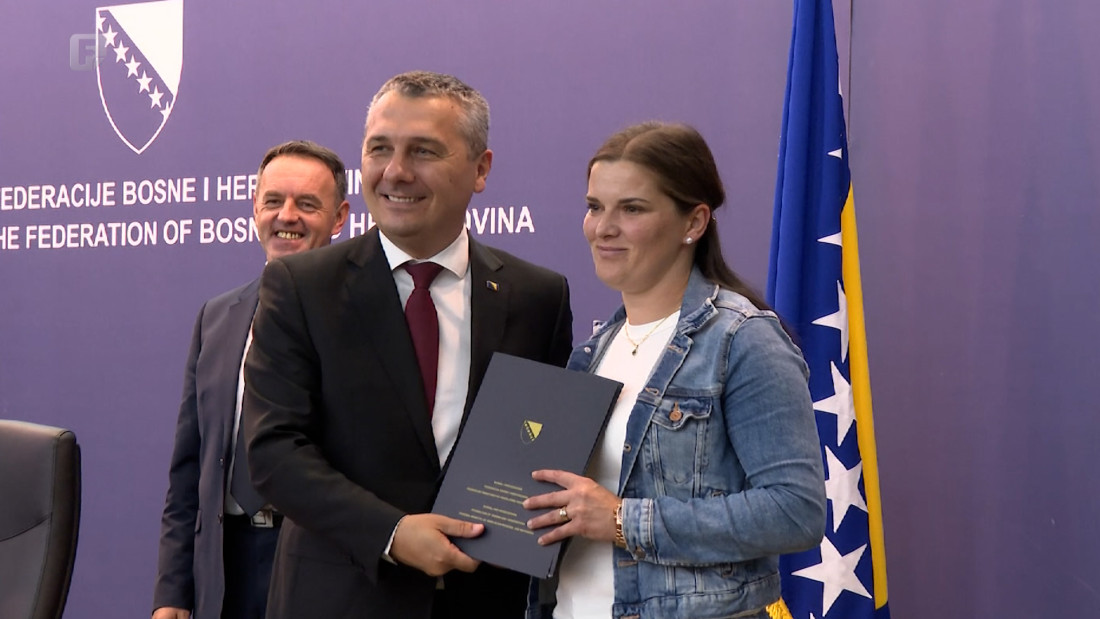 Dizdar potpisao ugovore za očuvanje radnih mjesta za 128 privrednika i 745 povratnika