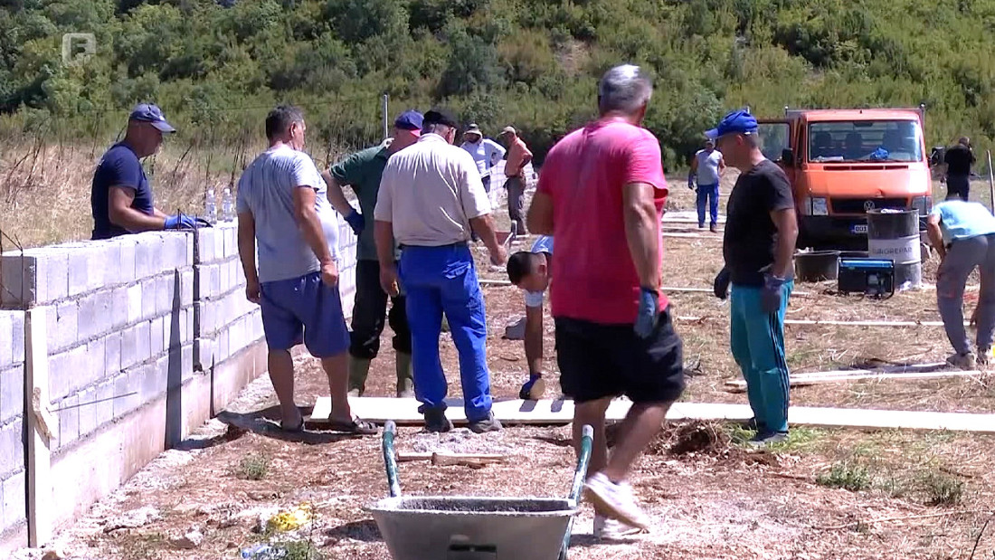 Bošnjaci zidaju zid oko budućeg mezarja u Stocu, rješenje Grada smatraju nevažećim