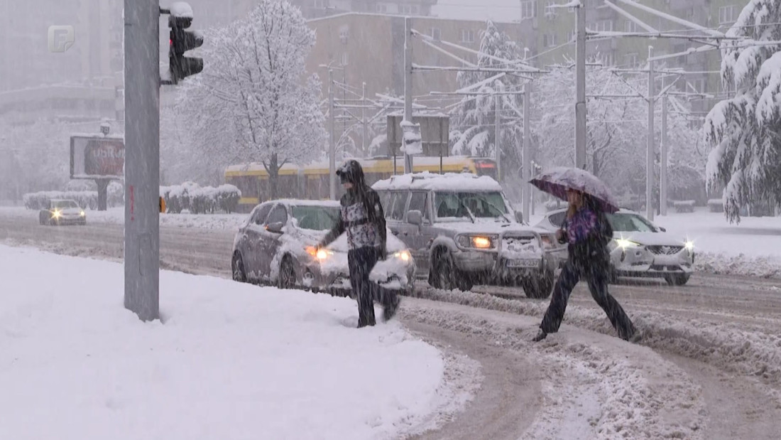 U Sarajevu lopata i ove zime najpouzdaniji gradski resurs