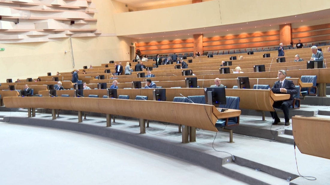 Bez budžeta, bez plata: Državni službenici najavljuju tužbe