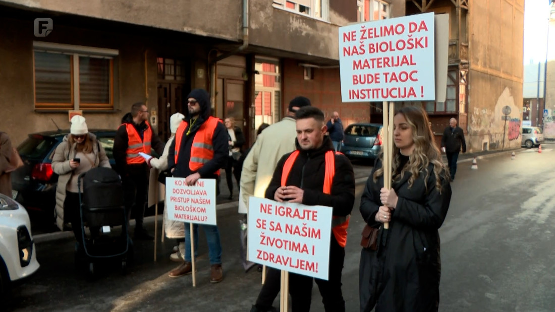"Naša budućnost je zaključana": Protest pacijenata zbog zatvaranja klinike u Sarajevu
