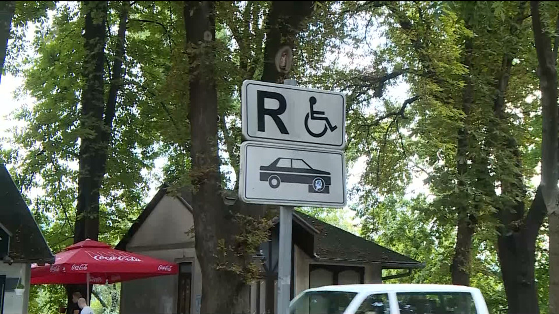 Hoće li rigoroznije kazne zaustaviti nesavjesno parkiranje na mjestima za invalide?
