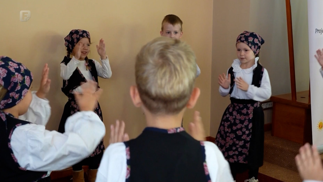 Mostarski mališani kroz folklor i igru upoznaju naslijeđe svojih predaka Mostarski mališani kroz folklor i igru upoznaju naslijeđe svojih predaka