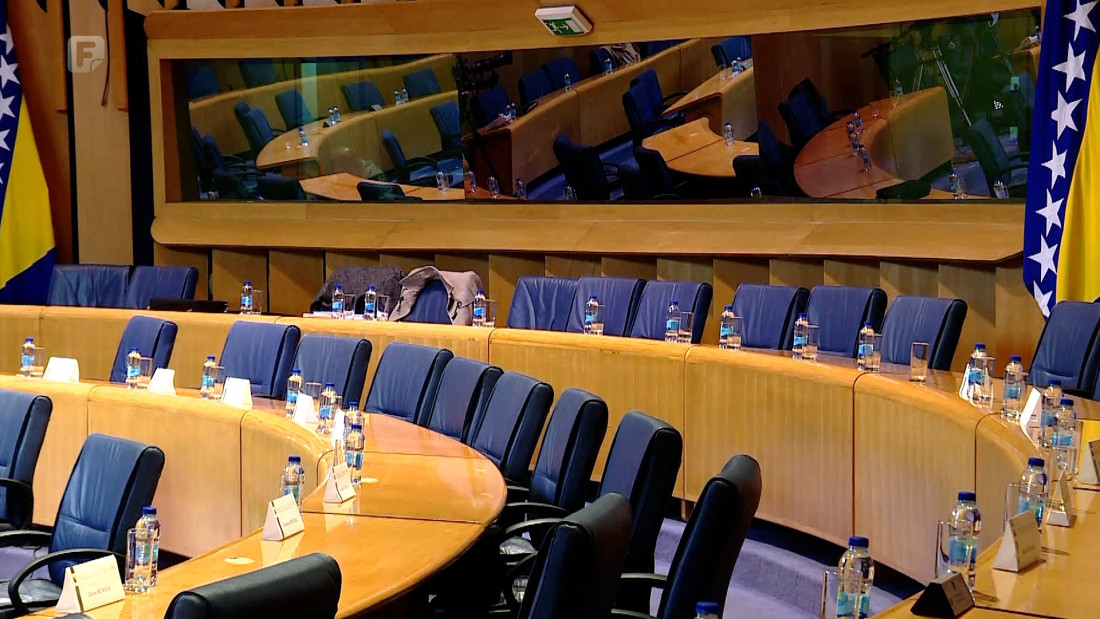 HDZ spašava SNSD-ove kadrove od smjene