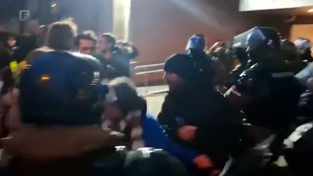 Policija nasilno prekinula studentsku blokadu Filozofskog fakulteta u Novom Sadu