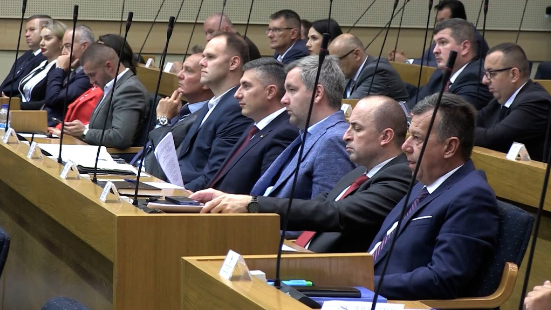Nakon odluka NSRS-a: Entitetska vlast srlja iz jednog u drugo krivično djelo