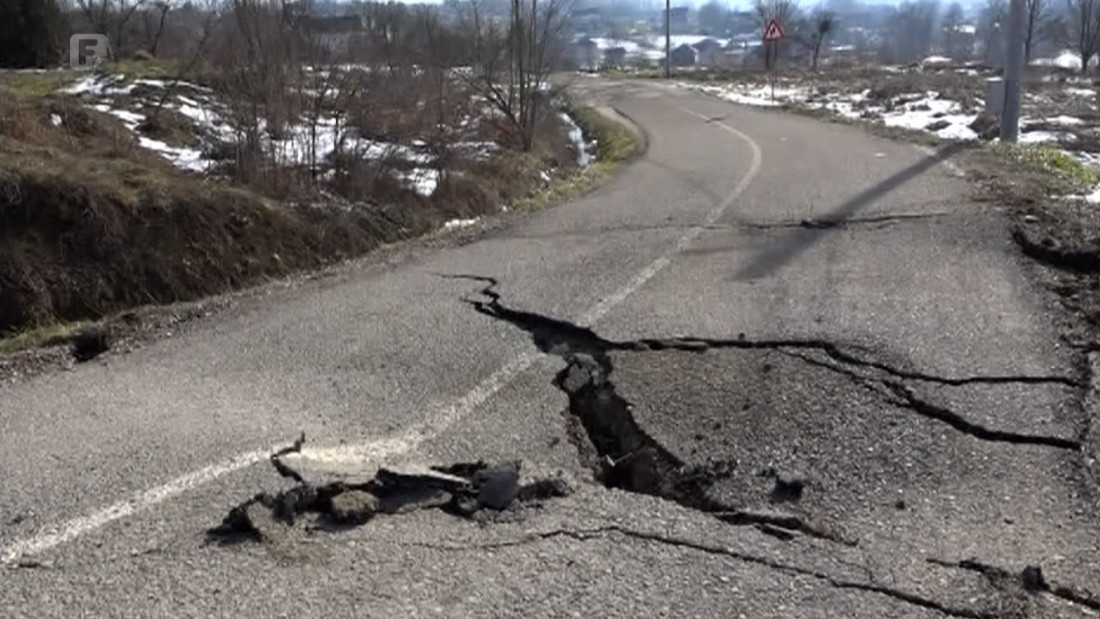Veliko klizište u Maglaju ugrožava kuće i regionalni put