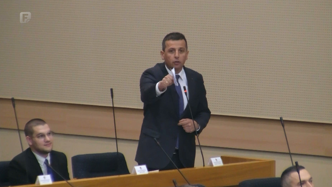 Umjesto zakona iz ekonomskog seta, u NSRS-u nove prozivke i uvrede