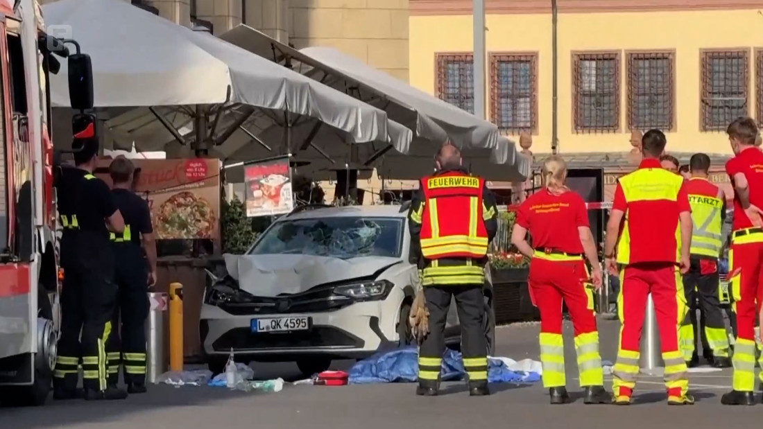 Automobil se zabio u masu u njemačkom Leipzigu, dvije osobe poginule