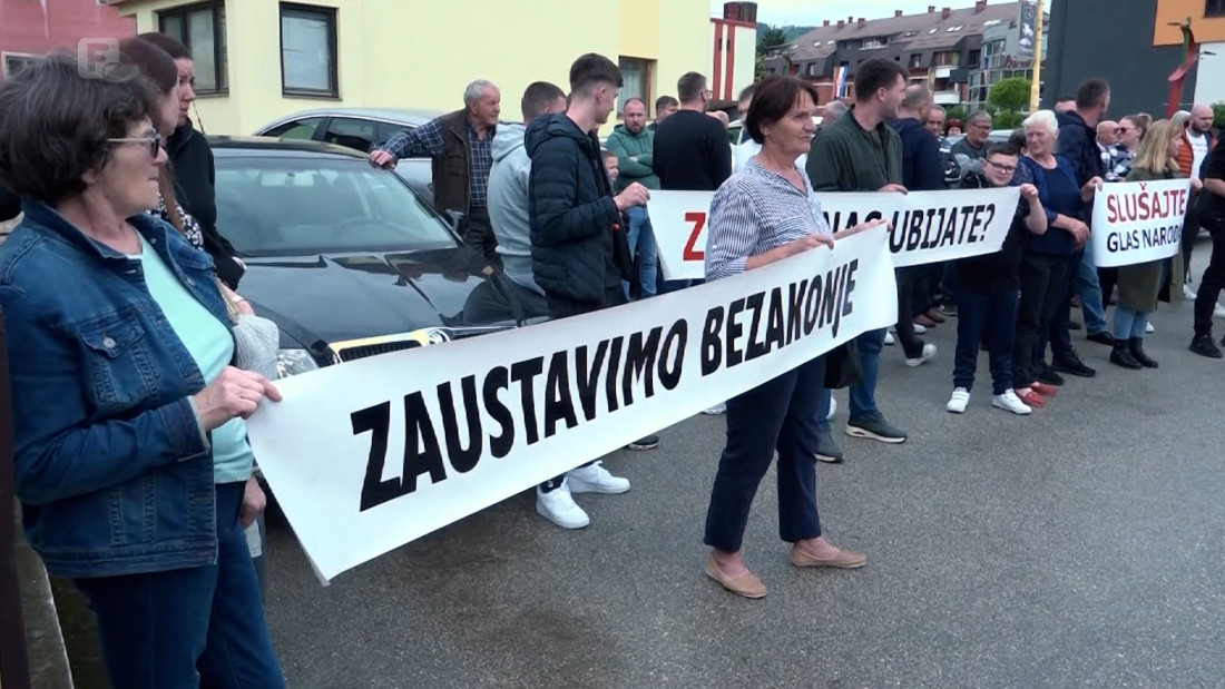 Protest pred Općinom Žepče zbog izgradnje fabrike metalnih konstrukcija
