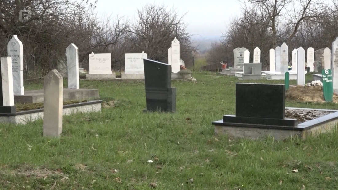 U mezarju u Jakešu i pravoslavni i katolički grobovi