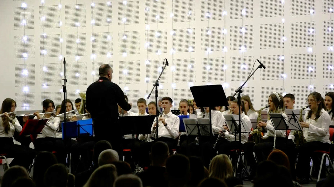 Tradicionalni božićni koncert i blagdansko ozračje u Livnu uz HKUD 'Dinara'