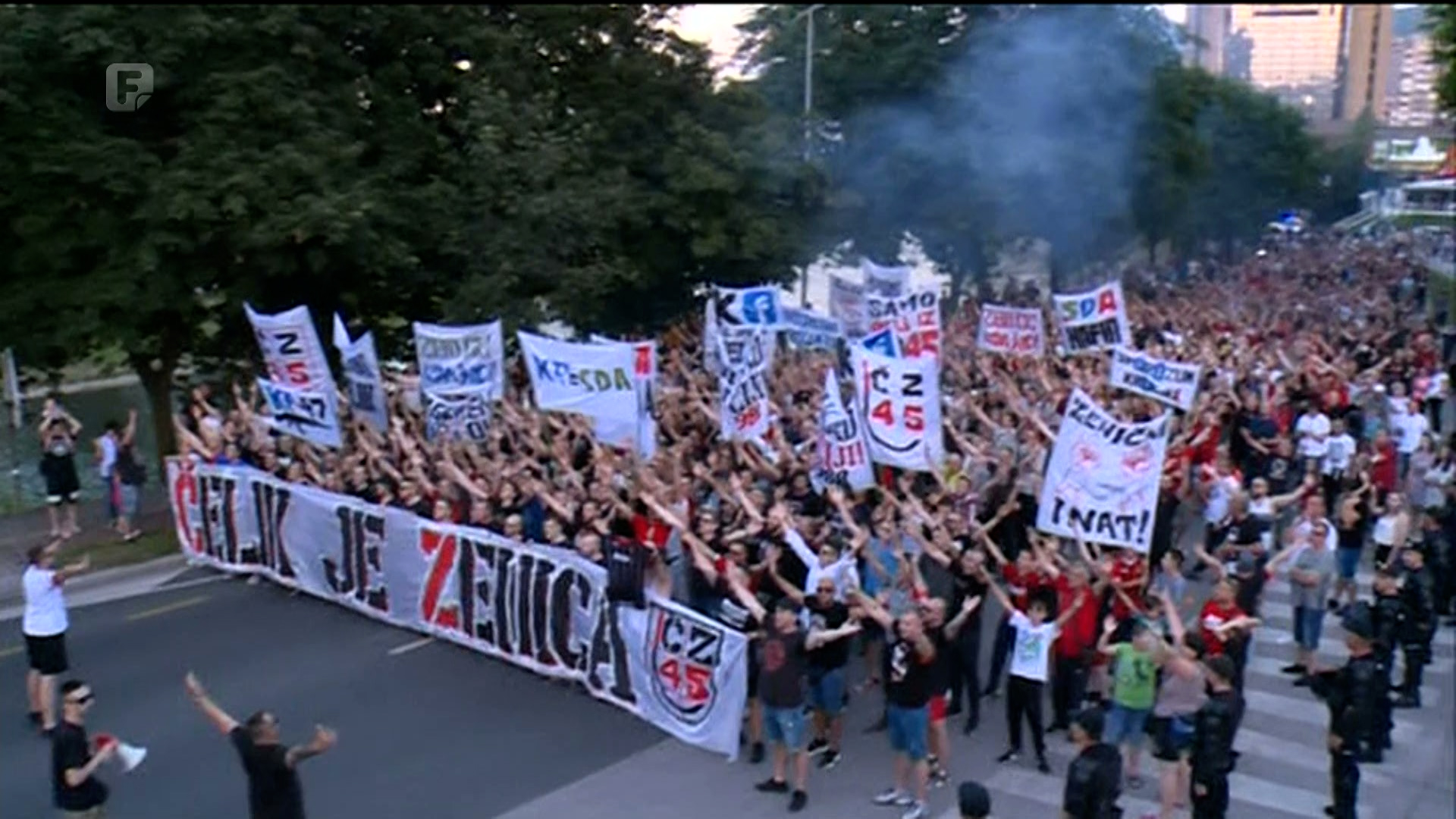 Protest navijača Čelika, nezadovoljni odnosom gradonačelnika Kasumovića