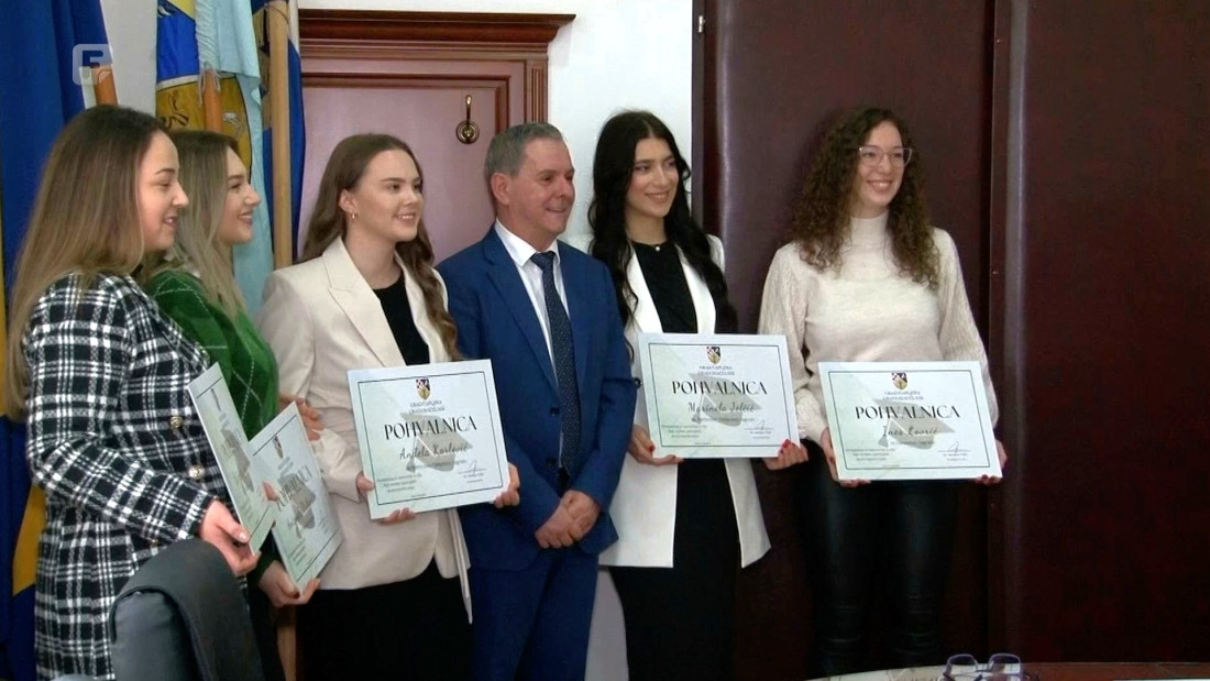 Prijem u Gradskoj upravi Čapljine: Vidić nagradio najbolje studentice