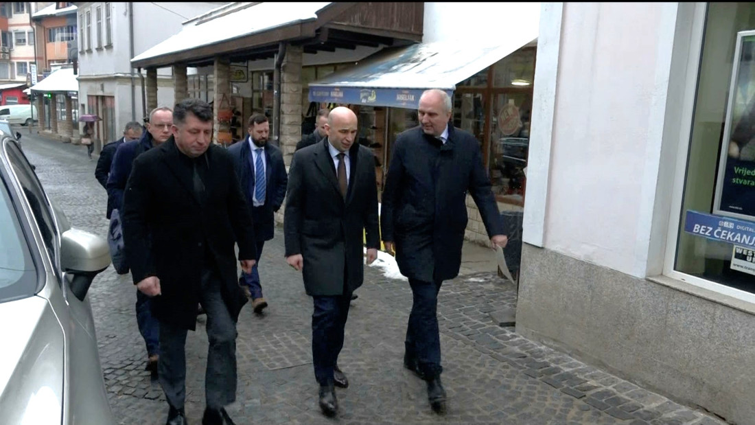 Premijer Pivić i Vlada ZDK-a posjetili Tešanj, obećana podrška