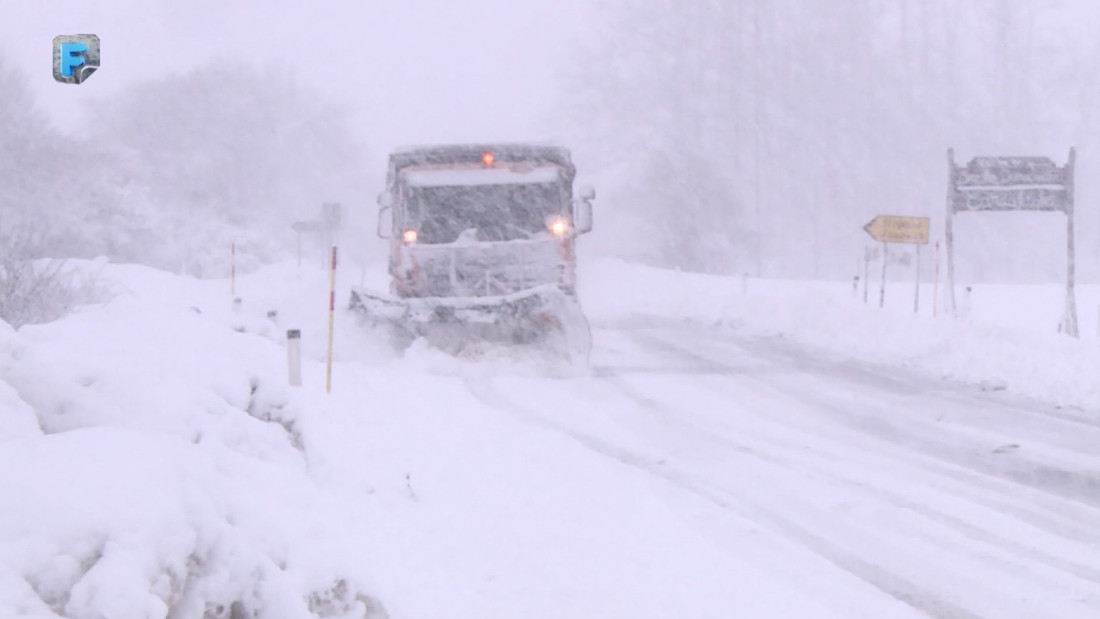 Sniježni nanosi ponovo napravili probleme na putnim pravcima širom BiH