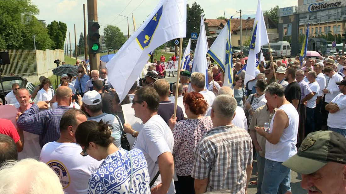 Okupljeni ispred Suda BiH poručili: Cilj protesta borba za istinu i pravdu