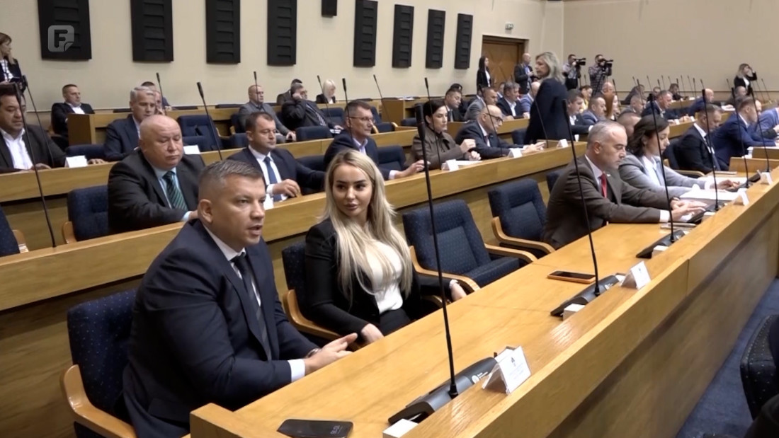 Ćutolozi u NSRS-u: Poslušnost nagrađena rukovodećim funkcijama u javnim preduzećima