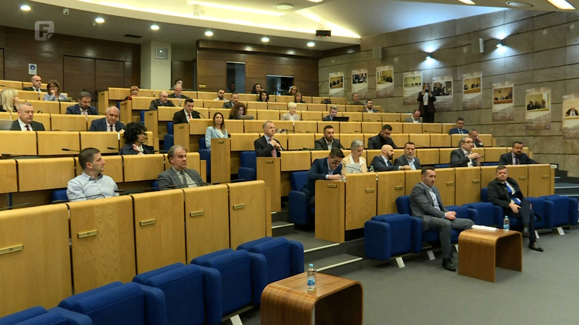 Usvojen zakon o zabrani pušenja, protest zbog usklađivanja penzija