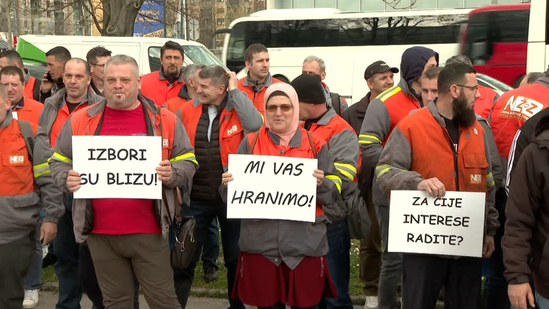 Mirni protest radnika Nove željezare Zenica ispred zgrade Vijeća ministara BiH