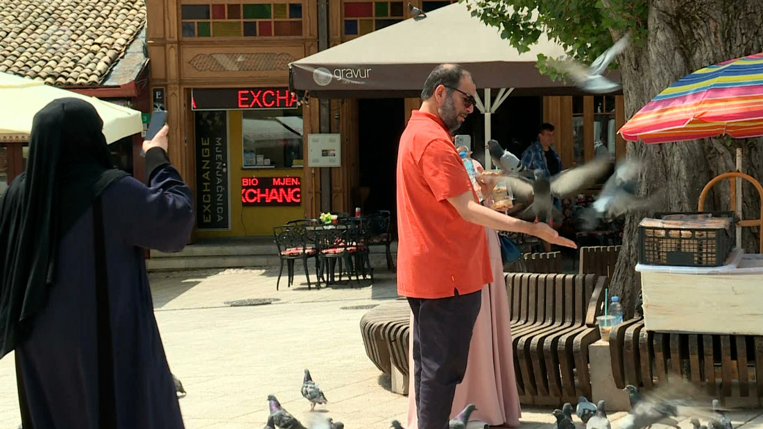 Zbog nedostatka viznih stikera gubimo milione, turistički sektor ogorčen